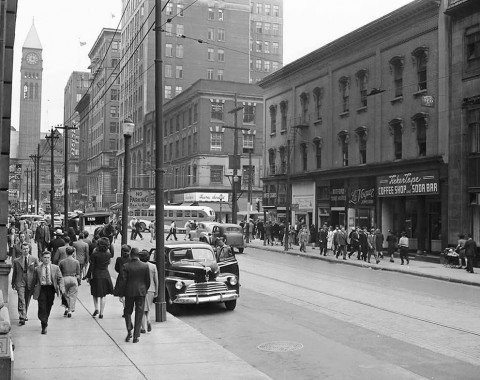 Looking north on Bay St. from around King St. in the forties. Gilberton would be up a couple of blocks on the right.