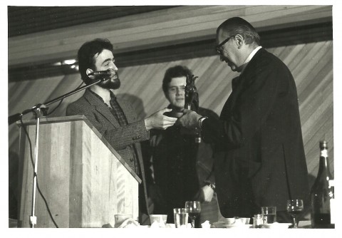 John Bell presenting the inaugural Canadian Science Fiction and Fantasy Award (now the Aurora Award) to A.E. van Vogt, Halcon 3, Halifax, 1980